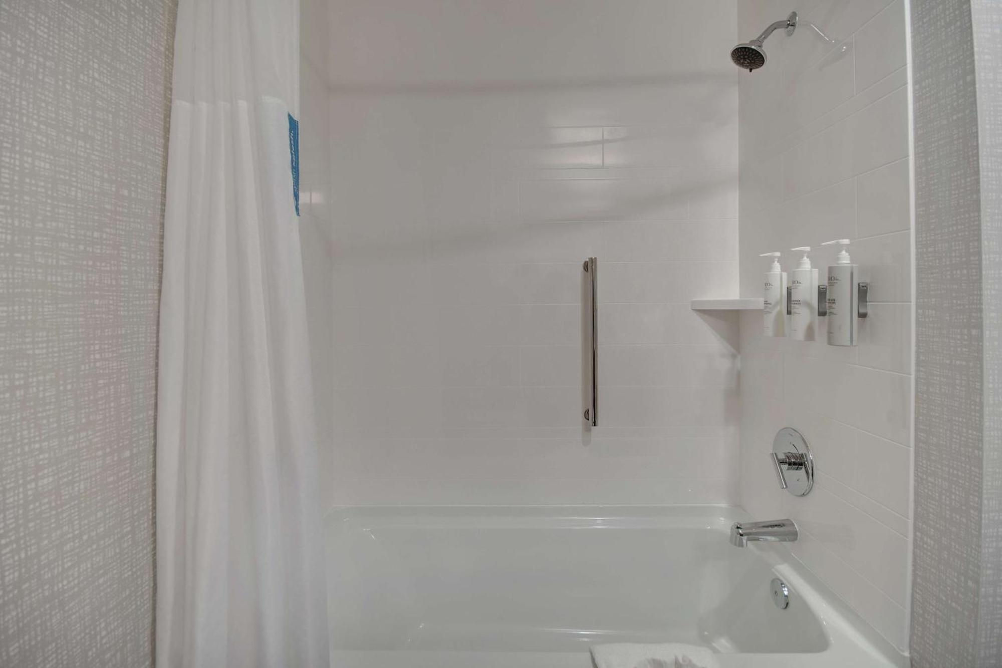 Hampton & By Hilton 3* Rancho Cucamonga