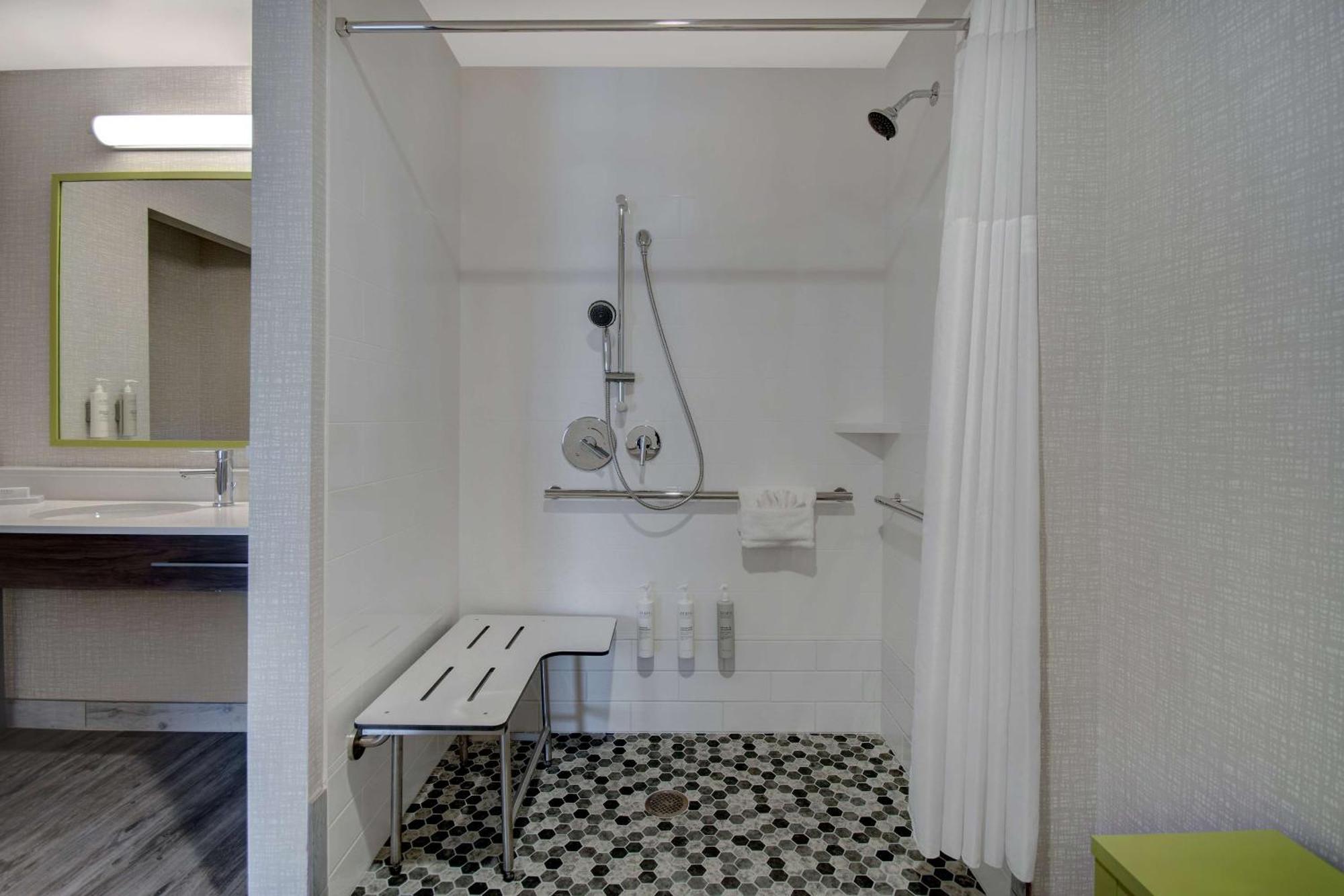 Hampton & By Hilton 3*