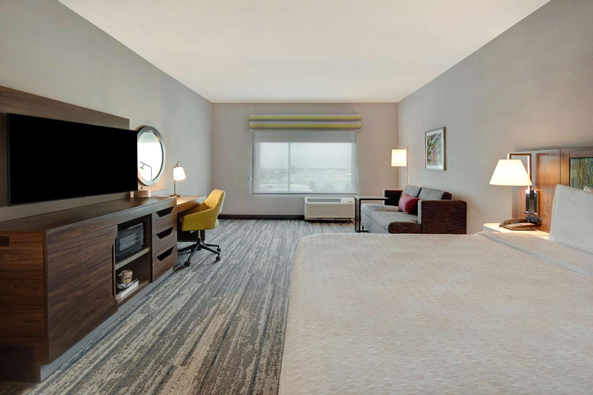Hotel Hampton & By Hilton
