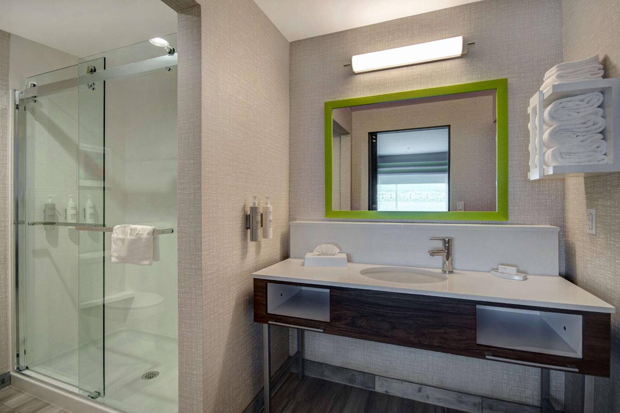Hotel Hampton & By Hilton