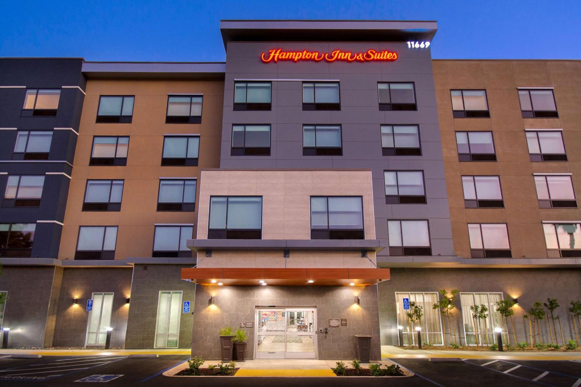 Hampton & By Hilton 3*